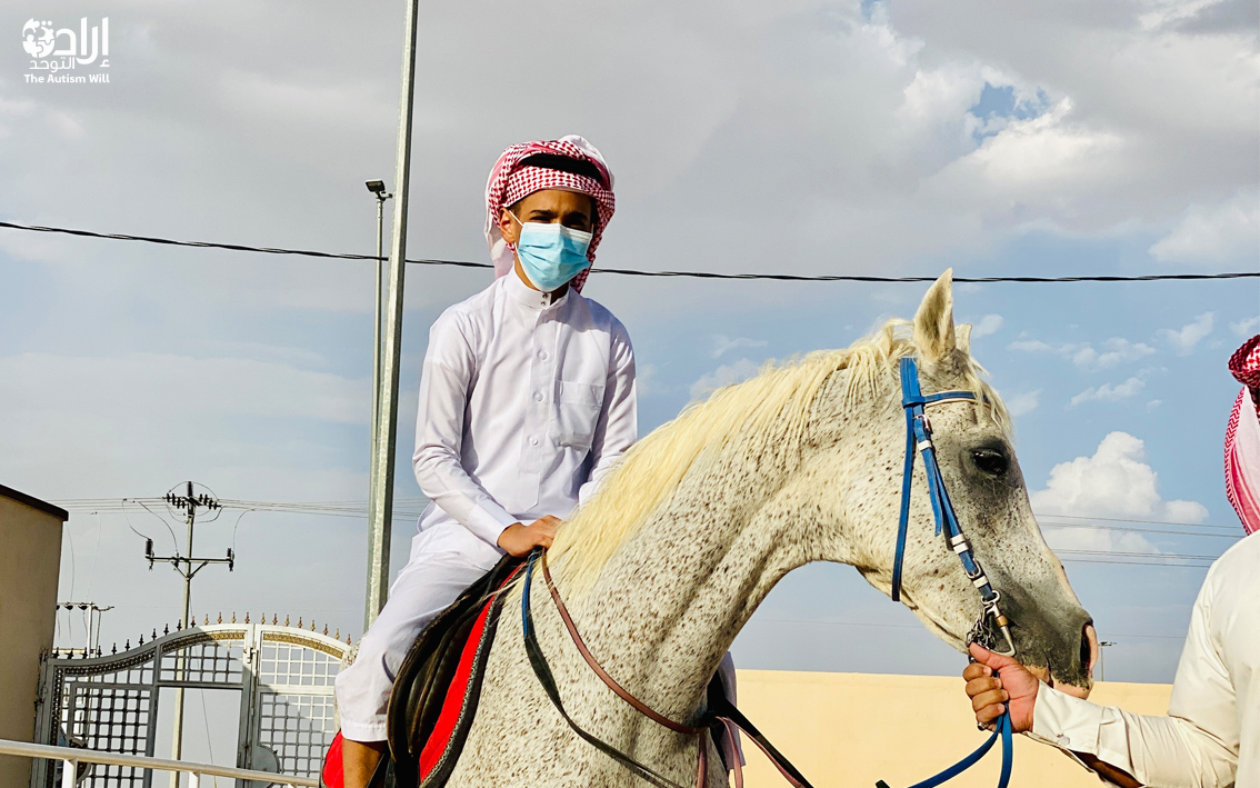 أطفال التوحد في تجربتهم الأولى لركوب الخيل